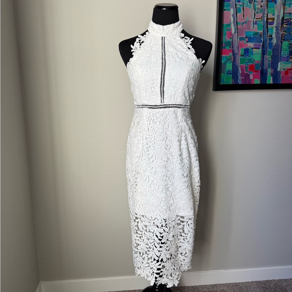 ✨HP✨Lulus Haltered Lace Dress